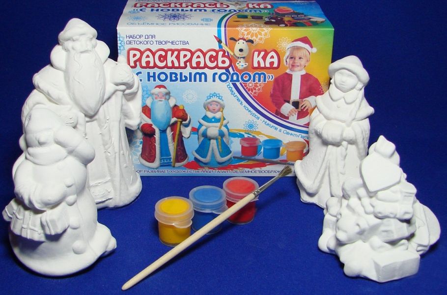 Фигурка Деда Мороза и Снегурочки для раскрашивания