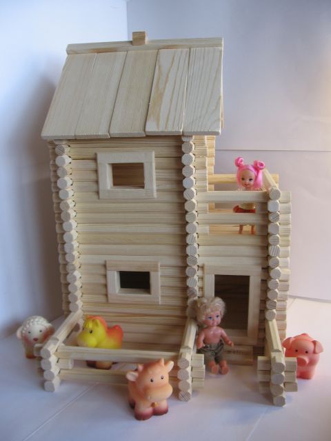 Домик игрушечный деревянный