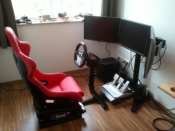 Игровое кресло для автосимуляторов Playseat Evolution