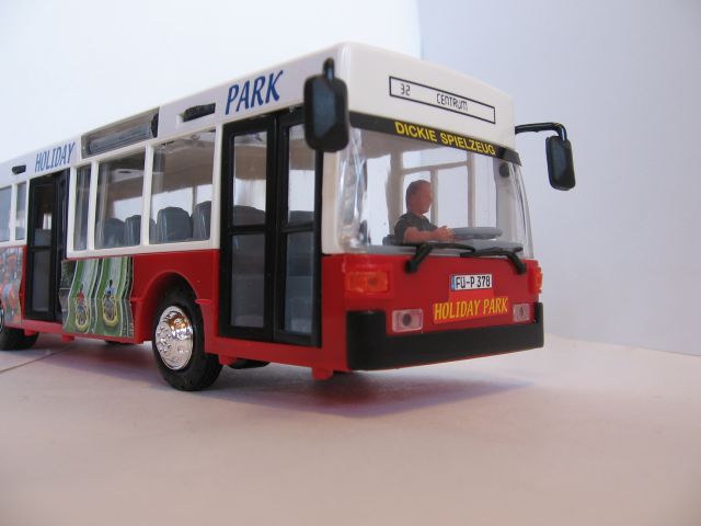Игрушечный автобус