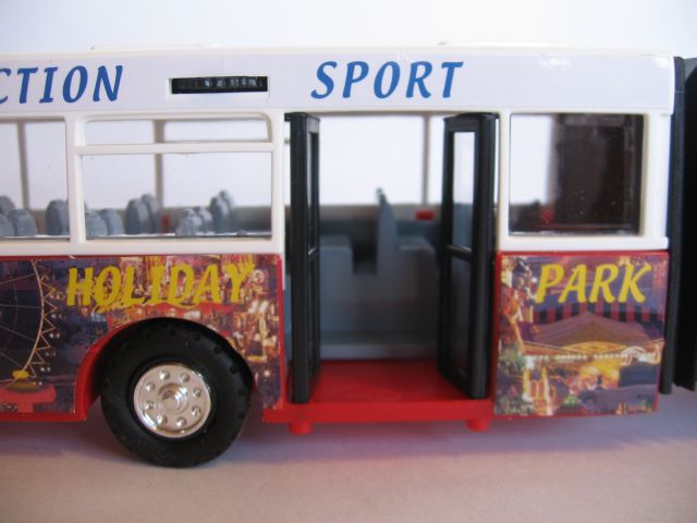 Игрушечный автобус