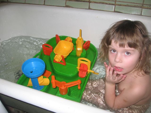 Ванна детей 5 лет. Игрушки для ванной. Игрушки для купания в ванной от 3 лет. Игрушки в ванную для детей от 1 года. Игрушки для ванной 3 года.