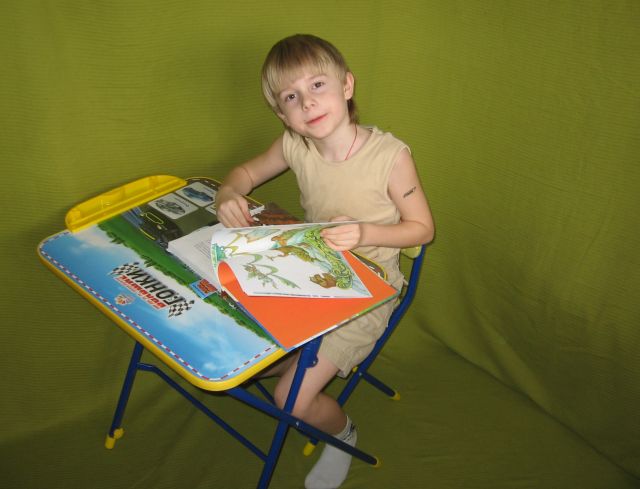 Комплект детской мебели Умничка (стол, стул мягкий + пенал) Большие гонки