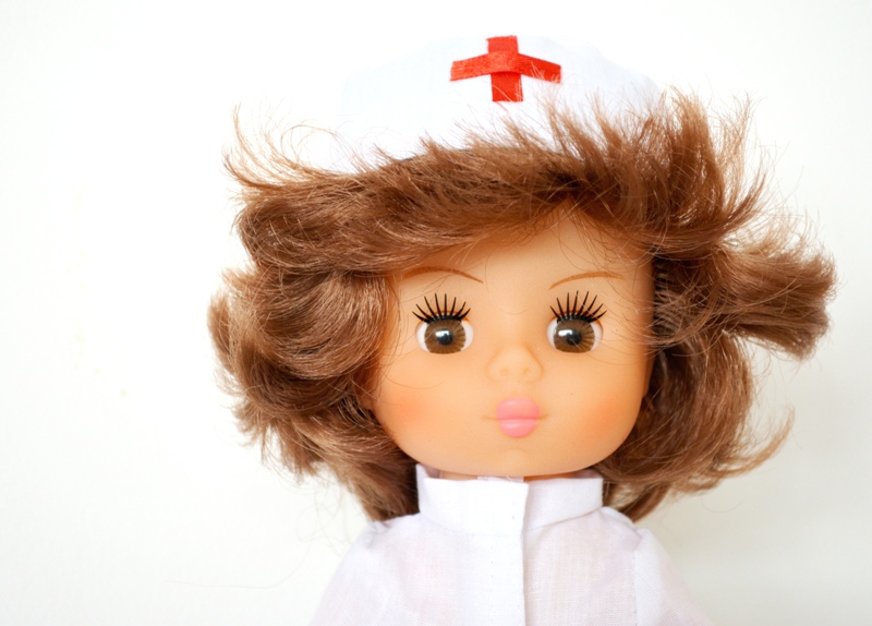 кукла медсестра