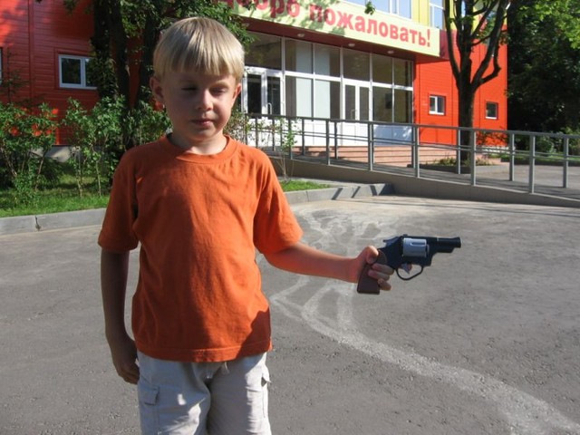 Детский пистолет револьвер с пульками