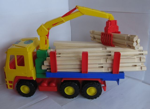Домик игрушечный деревянный