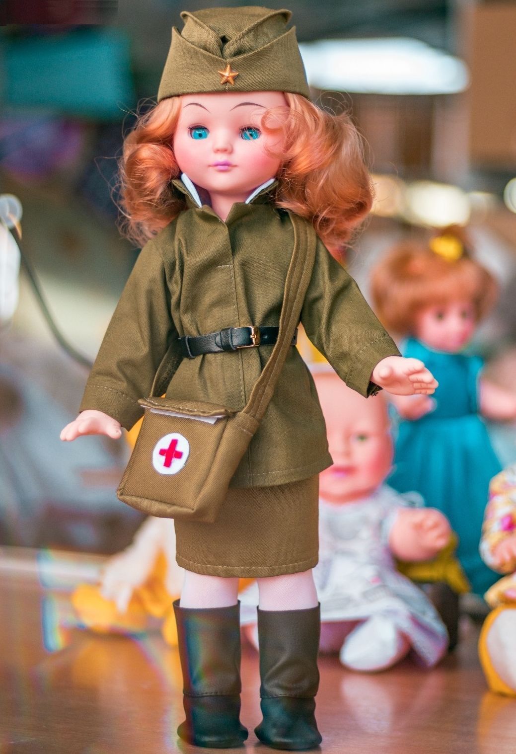 Кукла санитарка (военная) 45 см