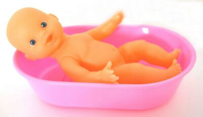 Ванная для кукол: пупс в ванночке в халате