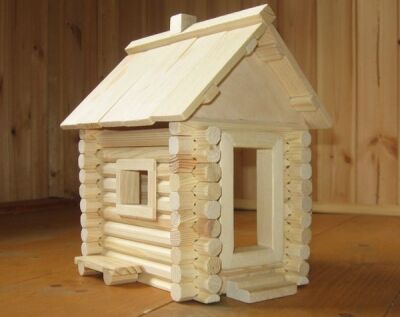 Деревянный домик для кукол из российской древесины.