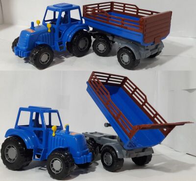 Синий трактор с прицепом 2