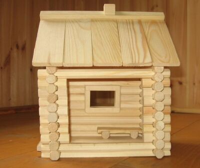 Деревянный домик для кукол из российской древесины.