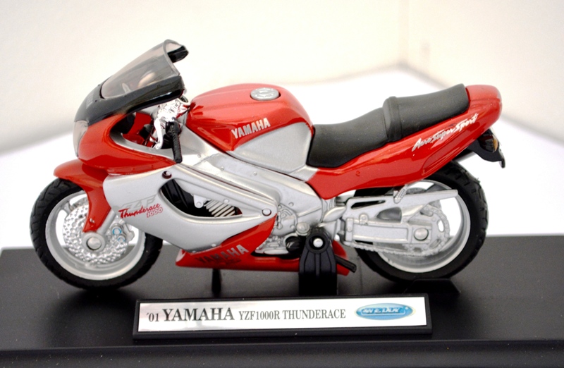 Игрушка модель мотоцикла YAMAHA