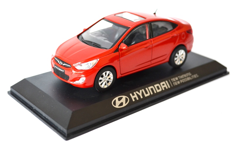 Hyundai Accent красный