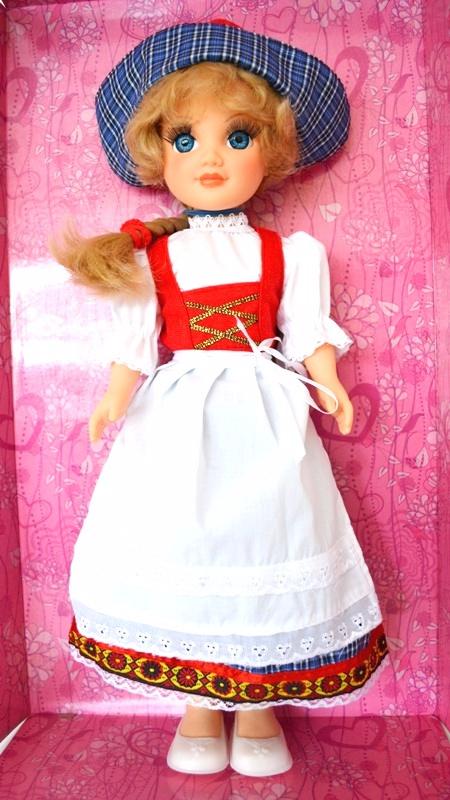 Кукла Красная шапочка в немецком платье