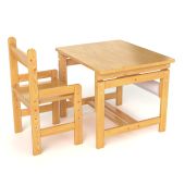 Детский деревянный столик со стулом и бумагой