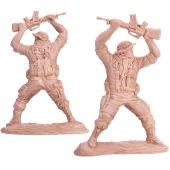 Игрушечный солдатик нарушитель с автоматом
