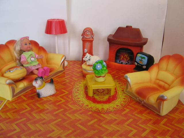 Кукла Hello Kitty и мебель для кукольного домика