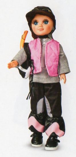 Кукла в одежде для конной прогулки