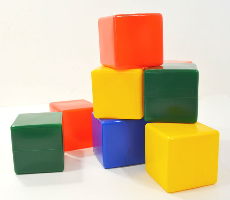 Игра одинаковые кубики. Кубик 1 на 2 на 111. Цветные кубики Стребелева. Кубики пластмассовые. Кубики цветные пластмассовые.