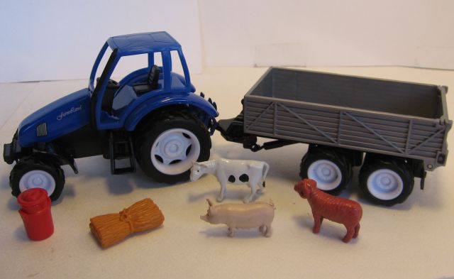 Игрушка трактор с прицепом с животными