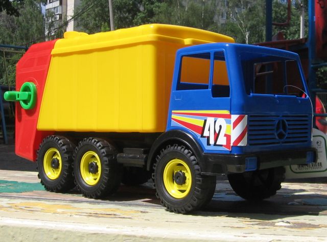 Коммунальный автомобиль детский мусоровоз Мерседес 44 см