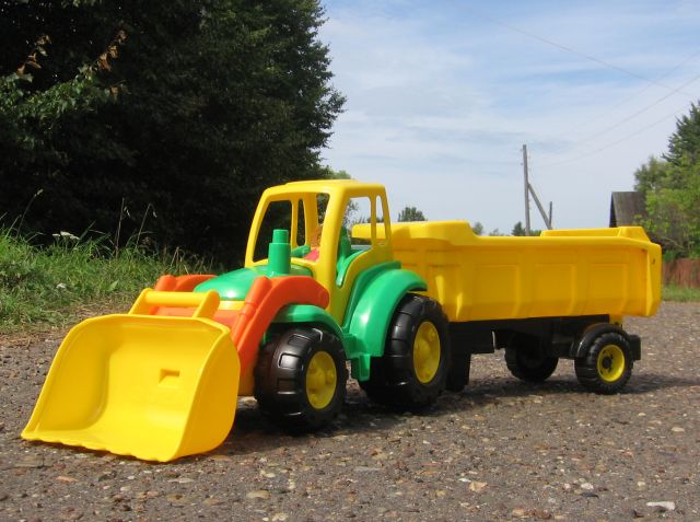 Игрушка трактор с прицепом и грейдером 86 см