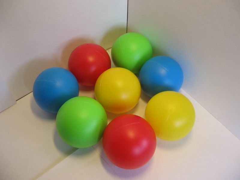 Пластмассовый шар твердый 8,5 см - 1 шт.