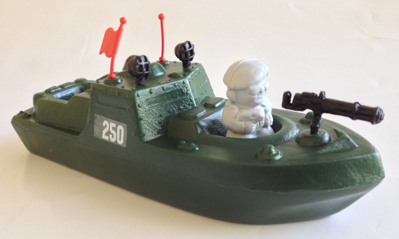 Детский военный кораблик с солдатиком для ванной