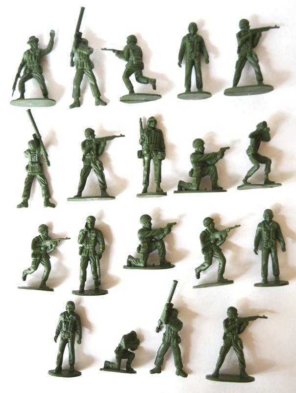 Набор военных солдат из пластмассы