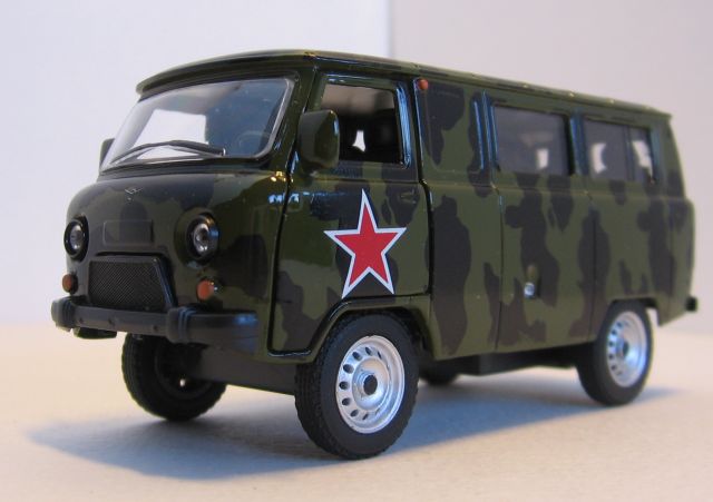 Игрушка УАЗ 39625 Autotime армейский камуфляж
