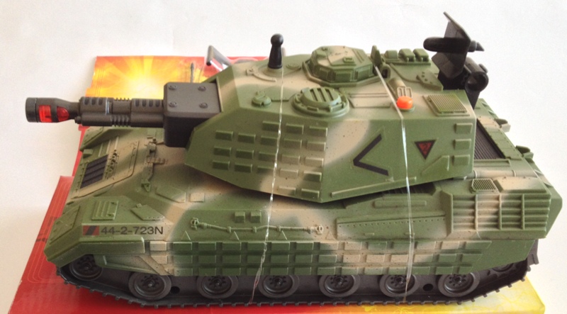 Детская игрушка танк со звуком выстрела и светом