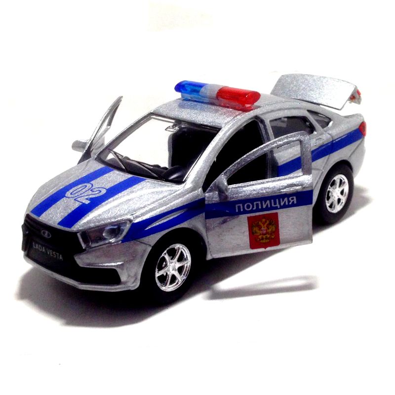У машинки открываются двери и задняя багажника. igrushechnaya-mashinka-lada-vesta-policiya-s-pricepom-06.jpg