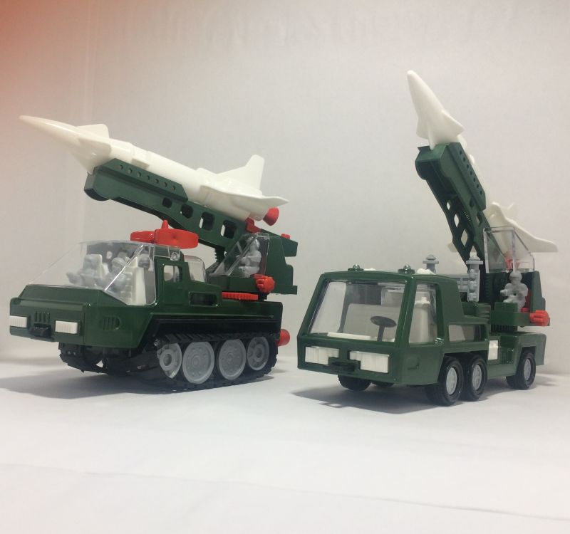 Игрушечная машина со стреляющей ракетой ракетовоз на колёсах МАЗ Супер-мотор и на гусеничном шасси