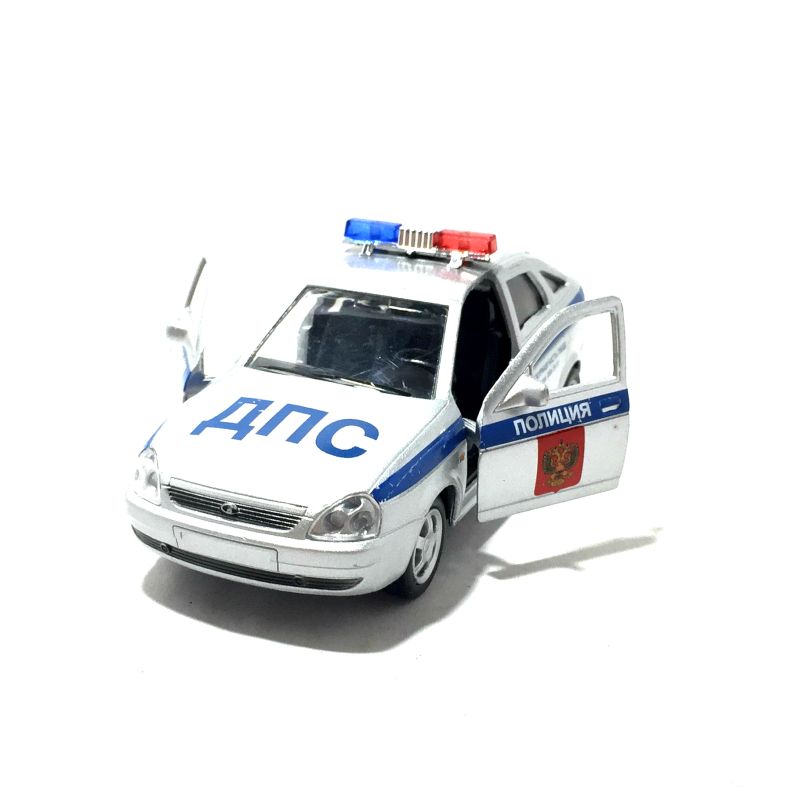 У машинки открываются 2 передние двери igrushechnaya-mashinka-lada-priora-policiya-07.jpg