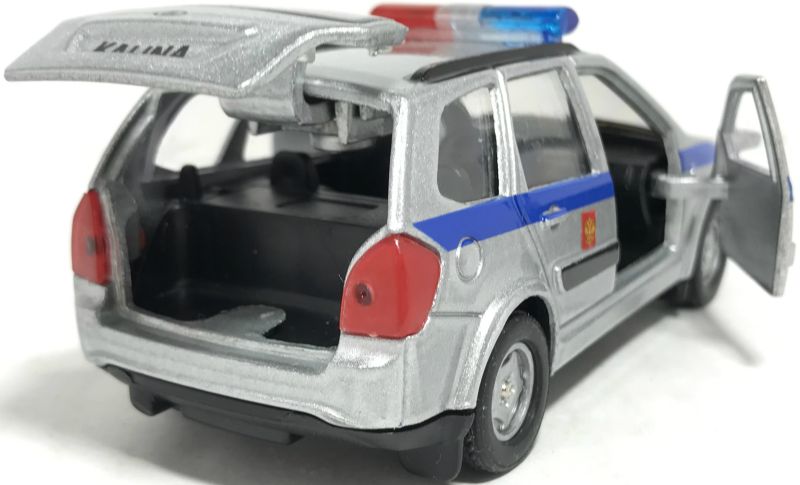 Так же у машинки Lada Kalina Cross полиция открываются две передние двери и задняя дверь багажника. igrushechnaya-model-lada-kalina-cross-policiya-05.jpg