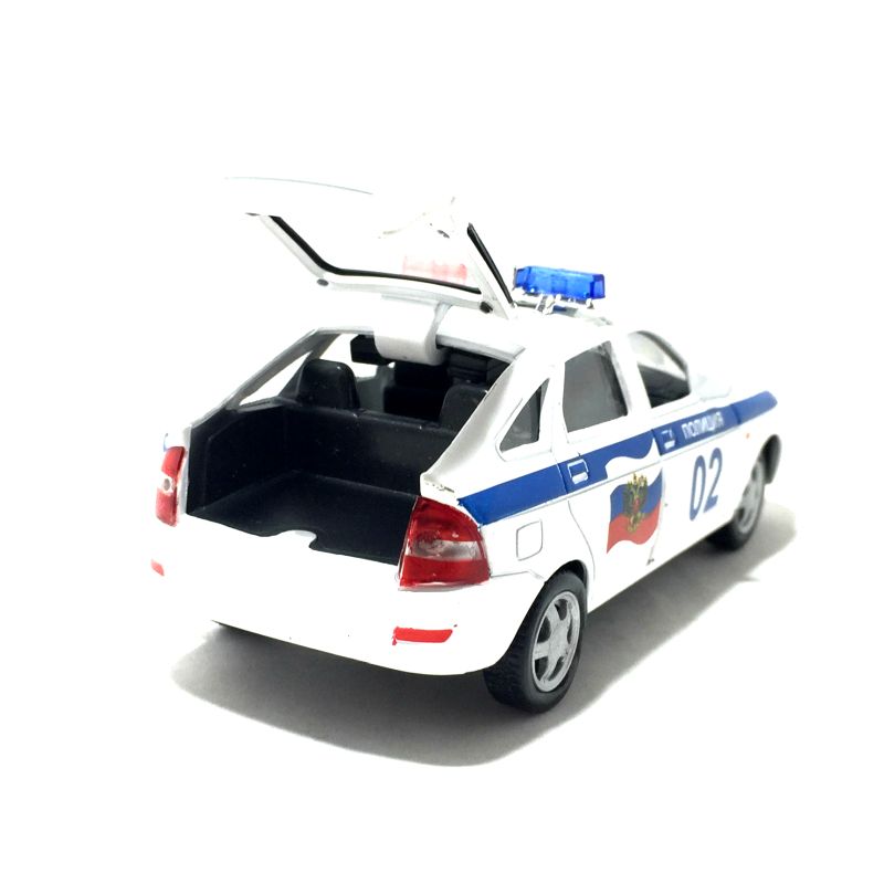 У машинки открывается багажник mashinka-lada-priora-policiya-06.jpg