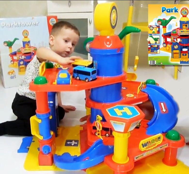 как ребенок играет в 4-х уровневый паркинг parktower Wader как ребенок играет в 4-х уровневый паркинг parktower Wader