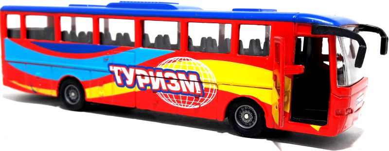 У автобуса открывается передняя дверь. igrushechnyj-turisticheskij-avtobus-06.jpg