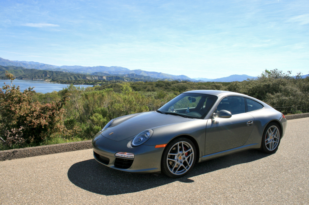 А так же машинка очень схожа со своим аналогом. porsche-911-carrera-s-04.jpg