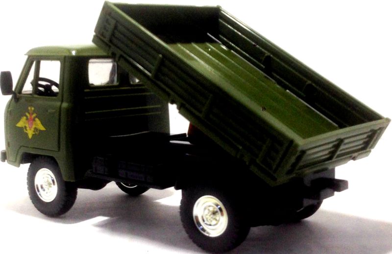 У него поднимается кузов. igrushechnaya-voennaya-mashinka-uaz-39625-07.jpg