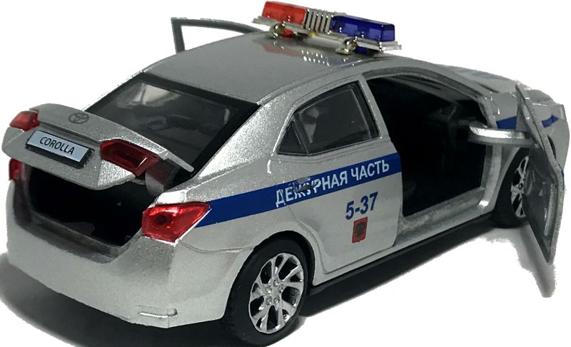 Так же у машинки Toyota Corolla открываются две передние двери и одна задняя дверь багажника. igrushechnaya-policejskaya-mashinka-toyota-corolla-05.jpg