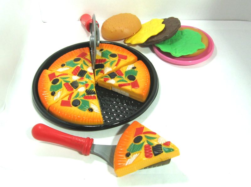 Игровой набор продуктов на липучках "Пицца" Комплектация №1: 6 кусочков пиццы, блюдо, гамбургер, тарелка, нож для пиццы, лопатка.