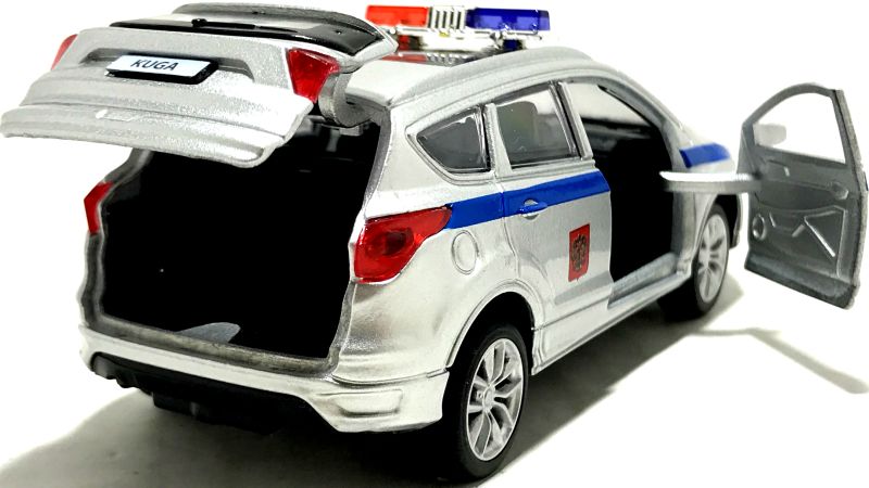 У машинки Ford Kuga открываются две передние двери и багажник. igrushechnaya-policejskaya-mashinka-ford-kuga-06.jpg