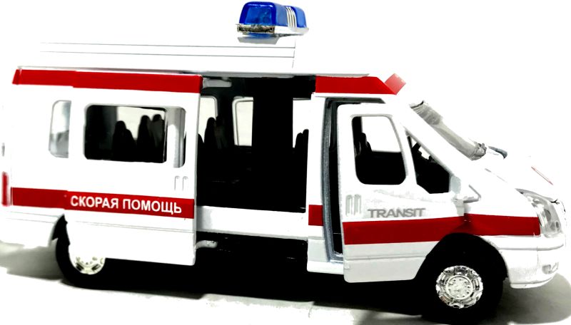 igrushechnaya-mashinka-ford-transit-skoraya-pomoshch-07.jpg