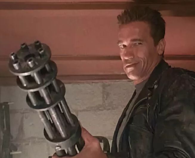 Это знаменитое оружие "Терминатора" из одноименного фильма. Именно с таким пулеметом Вулкан крошит все на своем пути герой А.Шварцнегера.