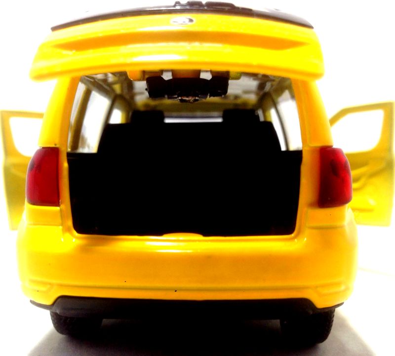 igrushechnaya-mashinka-skoda-yeti-taksi-07.jpg igrushechnaya-mashinka-skoda-yeti-taksi-07.jpg