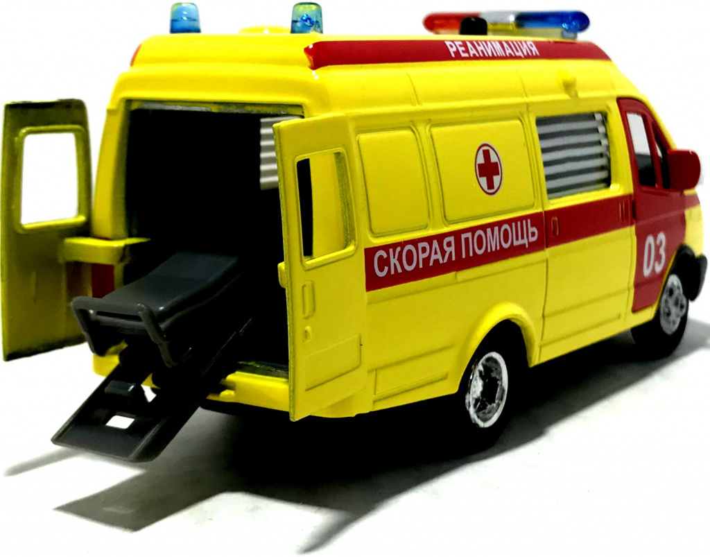 Задние распашные двери и миниатюрные каталки-носилки в комплекте. igrushka-gazel-reanimobil-s-nosilkami-05.jpg