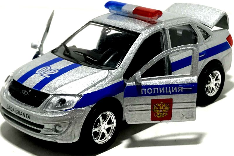 igrushechnaya-policejskaya-mashinka-lada-granta-05.jpg