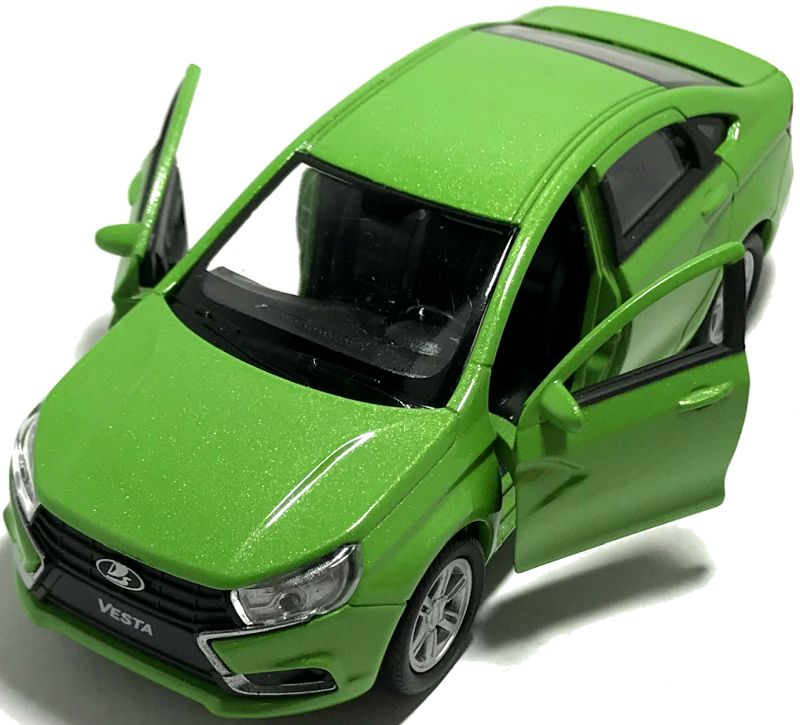 У машинки Lada Vesta открываются две передние двери. igrushechnaya-mashinka-lada-vesta-zelyonaya-04.jpg