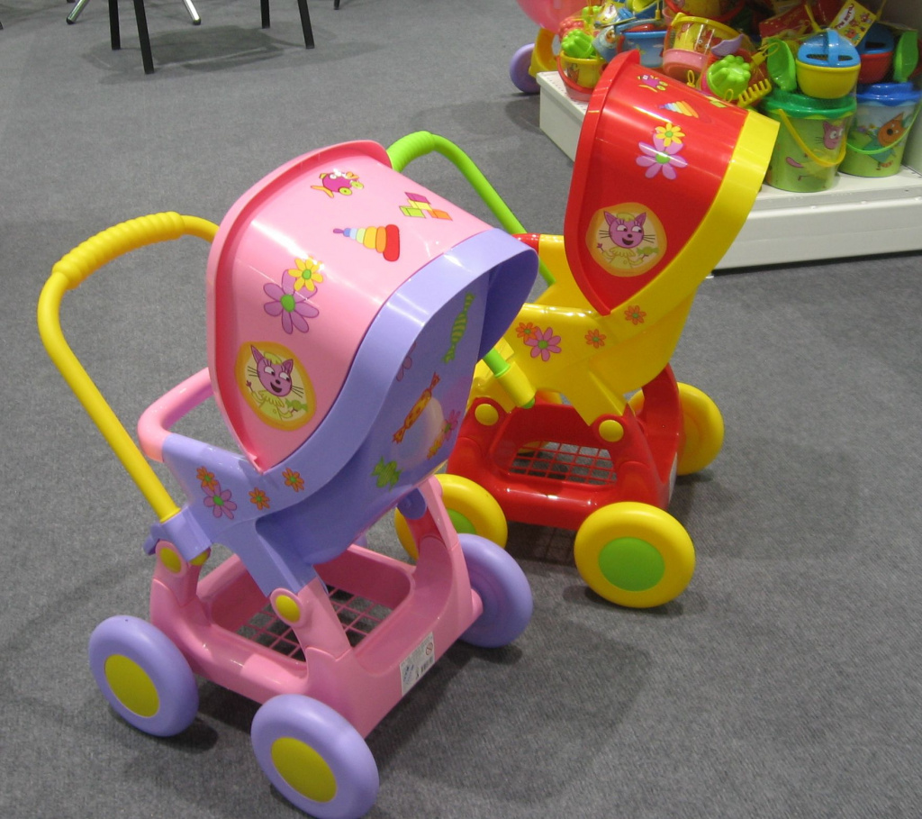 коляска для кукол с наклейками с героями мультфильма "Три кота"